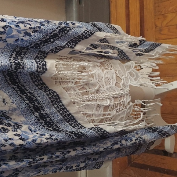 J JILL Blue and White Floral Side Fringed Shawl/Poncho - Picture 7 of 11